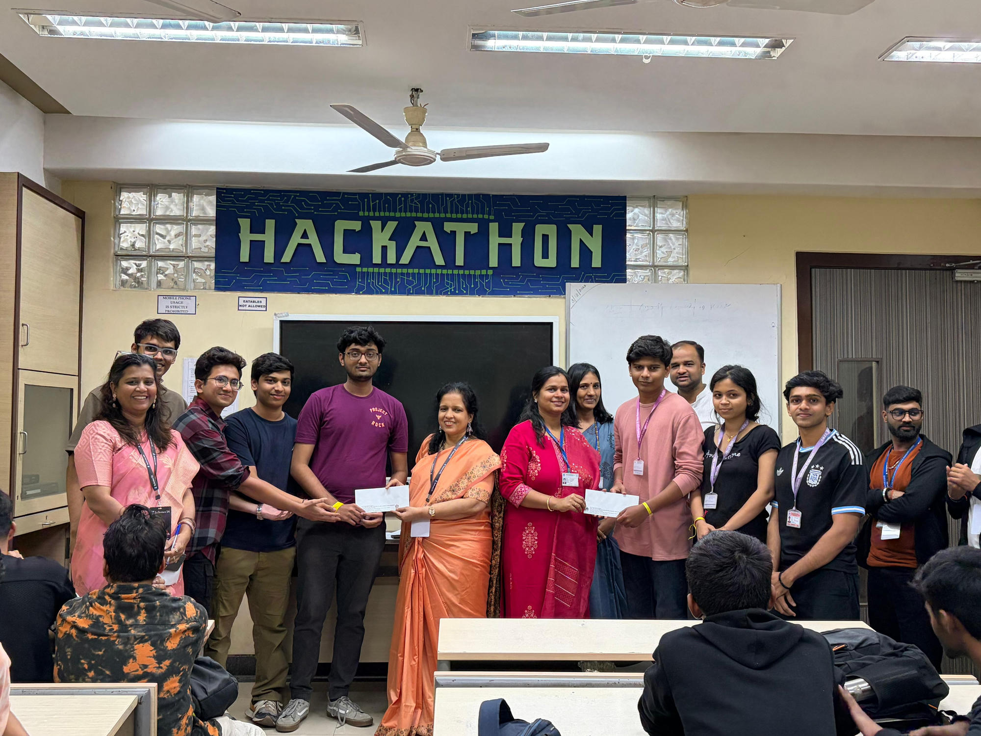RapidReach team receiving its Techvanza ’26 third-place recognition